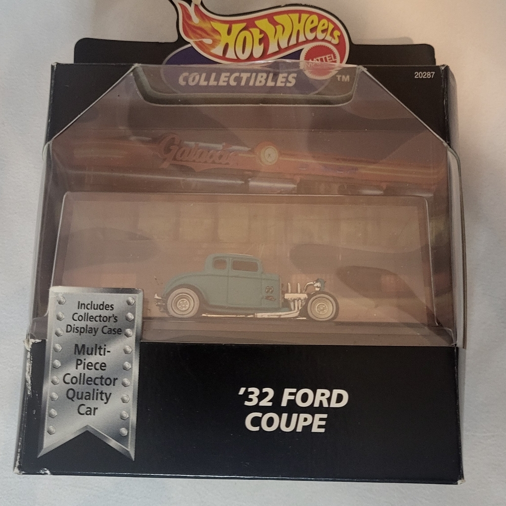 Hot Wheels '32 Ford Coupe in collector case